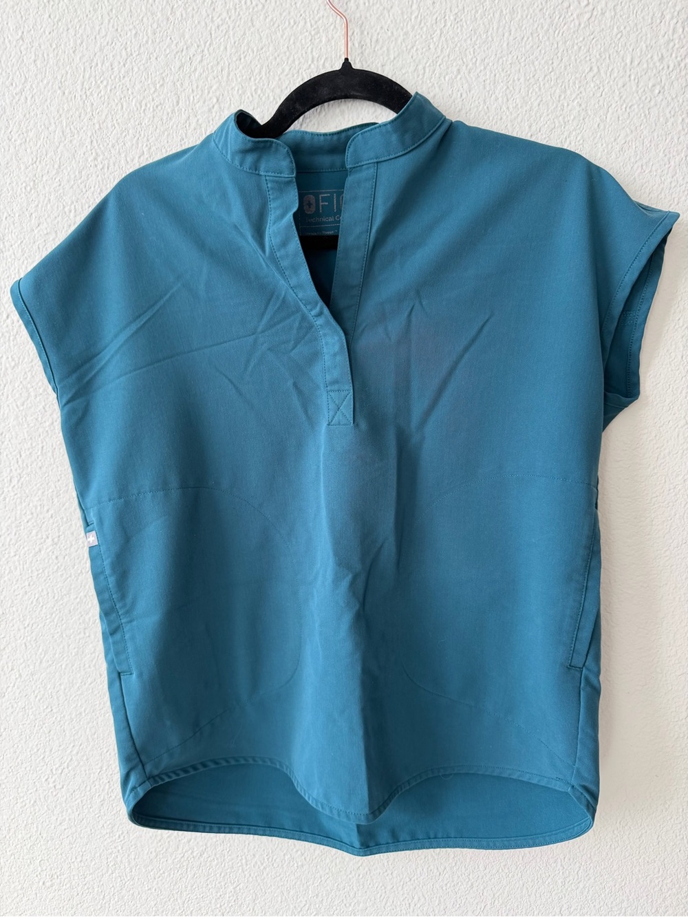 FIGS Rafaela Oversized Scrub Top – Caribbean Blue – Size xxs